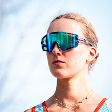 Lade das Bild in den Galerie-Viewer, Filippi Aliante Sonnenbrille – mit weißem Rahmen