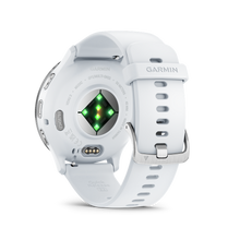 Lade das Bild in den Galerie-Viewer, Garmin | VENU 3 HOMOKKŐ, EZÜST KERETTEL, SZILIKON SZÍJJAL