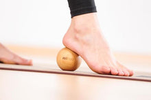 Kép betöltése a galériamegjelenítőbe: Masszázs golyó - bükkfa, 7 cm | rollholz