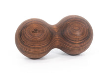 Kép betöltése a galériamegjelenítőbe: Dupla masszázs golyó - diófa, 10 cm | rollholz