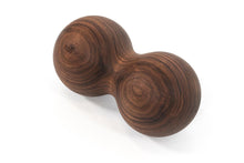 Kép betöltése a galériamegjelenítőbe: Dupla masszázs golyó - diófa, 10 cm | rollholz