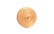 Lade das Bild in den Galerie-Viewer, Massageball - Eschenholz, 7 cm | rollendes Holz