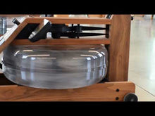 Videó betöltése és lejátszása a galériamegjelenítőben: WaterRower A1 evezőpad