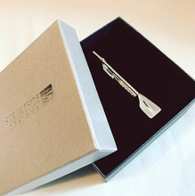 Load image into Gallery viewer, Evezős nyakkendőtű - Lapát | Strokeside Designs