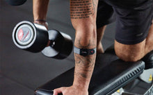 Kép betöltése a galériamegjelenítőbe: Polar pulzusmérő karpánt - Verity Sense