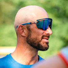 Load image into Gallery viewer, Filippi Aliante Sunglasses with black and white frame
