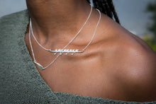 Kép betöltése a galériamegjelenítőbe: Evezős nyaklánc - Lapát toll | Strokeside Designs
